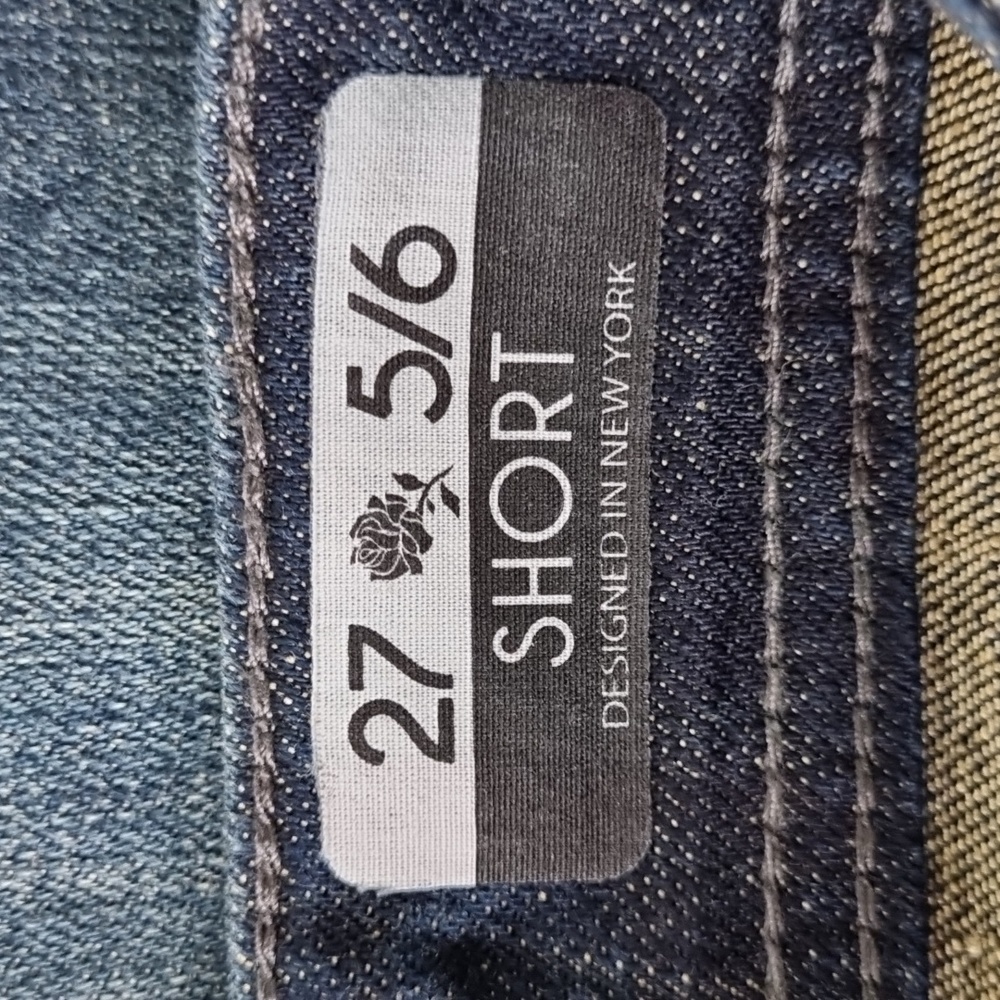 Rose Royce, dark blue denim shorts, rose button and stud details, size 27 5/6 - Picture 13 of 14